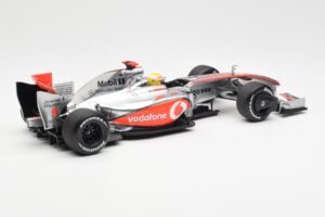 McLaren MP4-24 #1 L. Hamilton 2009 Dealer Edition Minichamps 1:18 503091801 Kov – obrázok 2 z 6