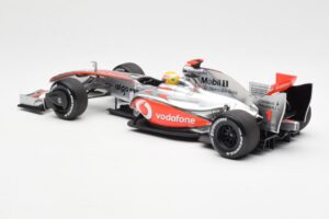 McLaren MP4-24 #1 L. Hamilton 2009 Dealer Edition Minichamps 1:18 503091801 Kov – obrázok 5 z 6