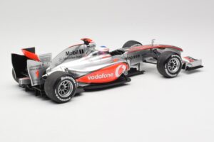 McLaren MP4-25 Vodafone #1 J. Button F1 2010 Minichamps 1:18 530101871-R1 Kov – obrázok 2 z 7