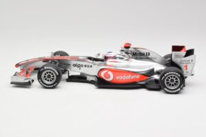 McLaren MP4-25 Vodafone #1 J. Button F1 2010 Minichamps 1:18 530101871-R1 Kov – obrázok 3 z 7