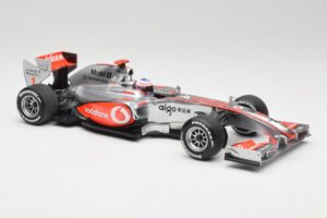 McLaren MP4-25 Vodafone #1 J. Button F1 2010 Minichamps 1:18 530101871-R1 Kov – obrázok 4 z 7
