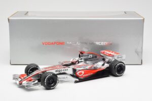McLaren MP4-22 Mercedes #1 F. Alonso Presentation Valencia 2007 Minichamps 1:18 538071871 Kov – obrázok 6 z 6