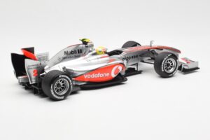 Vodafone McLaren Mercedes MP4-25 #3 L. Hamilton F1 Showcar 2010 Minichamps 1:18 530101872 Kov – obrázok 2 z 6