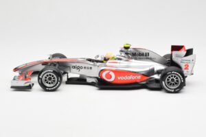 Vodafone McLaren Mercedes MP4-25 #3 L. Hamilton F1 Showcar 2010 Minichamps 1:18 530101872 Kov – obrázok 3 z 6