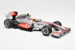 Vodafone McLaren Mercedes MP4-25 #3 L. Hamilton F1 Showcar 2010 Minichamps 1:18 530101872 Kov – obrázok 4 z 6