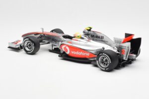 Vodafone McLaren Mercedes MP4-25 #3 L. Hamilton F1 Showcar 2010 Minichamps 1:18 530101872 Kov – obrázok 5 z 6