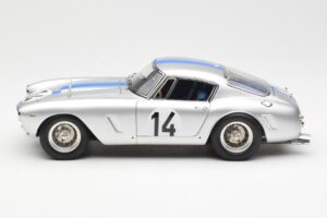 Ferrari 250 GT SWB #14 P. Noblet / J. Guichet Team Noblet 3rd Place 24 Hours of Le Mans 1961 CMC 1:18 M-079 Kov – obrázok 3 z 6