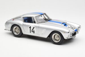 Ferrari 250 GT SWB #14 P. Noblet / J. Guichet Team Noblet 3rd Place 24 Hours of Le Mans 1961 CMC 1:18 M-079 Kov – obrázok 4 z 6