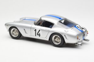 Ferrari 250 GT SWB #14 P. Noblet / J. Guichet Team Noblet 3rd Place 24 Hours of Le Mans 1961 CMC 1:18 M-079 Kov – obrázok 5 z 6