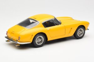 Ferrari 250 GT SWB Žltý CMC 1:18 M-054 Kov – obrázok 2 z 6
