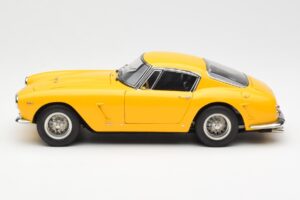 Ferrari 250 GT SWB Žltý CMC 1:18 M-054 Kov – obrázok 3 z 6