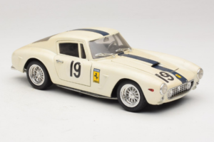 Ferrari 250 GT SWB Berlinette #19 Tour de France Automobile 1961 Eagles Race 1:18 6500 Kov – obrázok 6 z 8