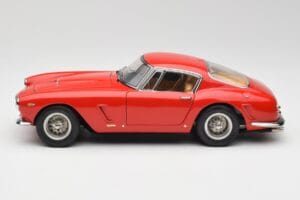 Ferrari 250 GT SWB Červený CMC 1:18 M-046 Kov – obrázok 3 z 6