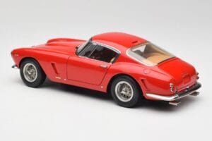 Ferrari 250 GT SWB Červený CMC 1:18 M-046 Kov – obrázok 5 z 6