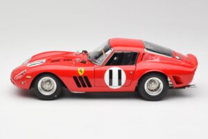 Ferrari 250 GTO #11 J. Surtees / M. Parkes Paris 1000km 1962 CMC 1:18 M-249 Kov – obrázok 3 z 6