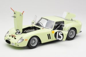 Ferrari 250 GTO #15 S. Moss / I. Ireland Goodwood Tourist Trophy Winner 1962 Kyosho 1:18 08438C Kov – obrázok 2 z 8