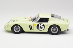 Ferrari 250 GTO #15 S. Moss / I. Ireland Goodwood Tourist Trophy Winner 1962 Kyosho 1:18 08438C Kov – obrázok 4 z 8