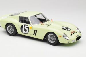 Ferrari 250 GTO #15 S. Moss / I. Ireland Goodwood Tourist Trophy Winner 1962 Kyosho 1:18 08438C Kov – obrázok 6 z 8