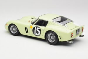 Ferrari 250 GTO #15 S. Moss / I. Ireland Goodwood Tourist Trophy Winner 1962 Kyosho 1:18 08438C Kov – obrázok 7 z 8