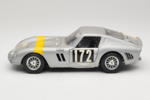 Ferrari 250 GTO #172 L. Bianchi / G. Berger Tour de France 1962 Strieborný Limitovaná Edícia Bburago 1:18 3011-S1 Kov – obrázok 4 z 8