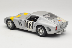 Ferrari 250 GTO #172 L. Bianchi / G. Berger Tour de France 1962 Strieborný Limitovaná Edícia Bburago 1:18 3011-S1 Kov – obrázok 7 z 8