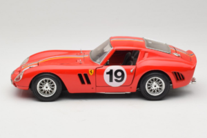 Ferrari 250 GTO #19 Červený Pruhy 1962 Bburago 1:18 3011-P3 Kov – obrázok 4 z 8