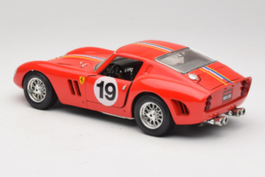 Ferrari 250 GTO #19 Červený Pruhy 1962 Bburago 1:18 3011-P3 Kov – obrázok 7 z 8
