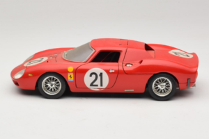 Ferrari 250 LM #21 M. Gregory / J. Rindt 24 Hours of Le Mans 1965 Bburago 1:18 3033-P2 Kov – obrázok 4 z 8