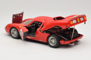 Ferrari 250 LM #21 M. Gregory / J. Rindt 24 Hours of Le Mans 1965 Bburago 1:18 3033-P2 Kov – obrázok 5 z 8