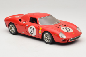 Ferrari 250 LM #21 M. Gregory / J. Rindt 24 Hours of Le Mans 1965 Bburago 1:18 3033-P2 Kov – obrázok 6 z 8
