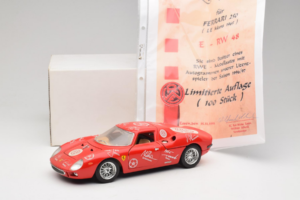 Ferrari 250 LM Červený Biely Essen Autographs Limitovaná Edícia Bburago 1:18 3033-P4 Kov – obrázok 8 z 8