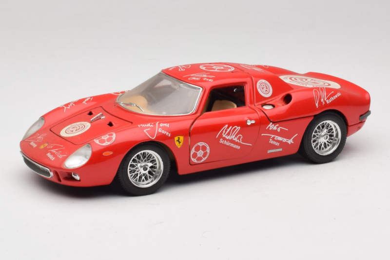 Ferrari 250 LM Červený Biely Essen Autographs Limitovaná Edícia Bburago 1:18 3033-P4 Kov
