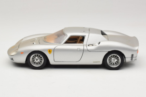 Ferrari 250 LM Strieborný Bburago 1:18 3033-S1 Kov – obrázok 4 z 8
