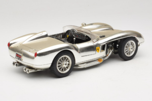 Ferrari 250 Testa Rossa Chrome Strieborný Bburago 1:18 3007-C1 Kov – obrázok 3 z 8