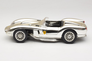 Ferrari 250 Testa Rossa Chrome Strieborný Bburago 1:18 3007-C1 Kov – obrázok 4 z 8