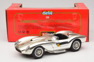 Ferrari 250 Testa Rossa Chrome Strieborný Bburago 1:18 3007-C1 Kov – obrázok 8 z 8