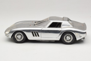 Ferrari 275 GTB Chrome Strieborný Guiloy 1:18 B004 Kov – obrázok 4 z 8