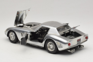 Ferrari 275 GTB Chrome Strieborný Guiloy 1:18 B004 Kov – obrázok 5 z 8