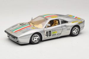 Ferrari 288 GTO #40 Strieborný 1984 Bburago 1:18 3027-S1 Kov