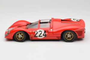 Ferrari 330 P4 #224 Červený 1967 Revell 1:18 48825-P2 Kov – obrázok 4 z 7