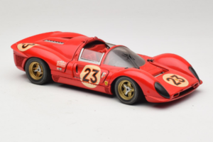 Ferrari 330 P4 #23 L. Bandini / C. Amon 24 Hours of Daytona Winner 1967 Revell 1:18 48833 Kov – obrázok 6 z 8