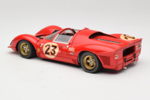 Ferrari 330 P4 #23 L. Bandini / C. Amon 24 Hours of Daytona Winner 1967 Revell 1:18 48833 Kov – obrázok 7 z 8