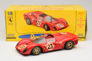 Ferrari 330 P4 #23 L. Bandini / C. Amon 24 Hours of Daytona Winner 1967 Revell 1:18 48833 Kov – obrázok 8 z 8