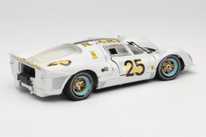 Ferrari 330 P4 #25 Biely Revell 1:18 48845 Kov – obrázok 3 z 8