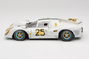 Ferrari 330 P4 #25 Biely Revell 1:18 48845 Kov – obrázok 4 z 8