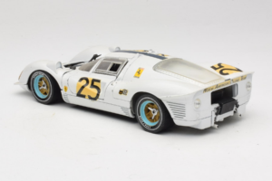 Ferrari 330 P4 #25 Biely Revell 1:18 48845 Kov – obrázok 7 z 8