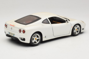 Ferrari 360 Modena Biely Bburago 1:18 3368-W1 Kov – obrázok 3 z 8
