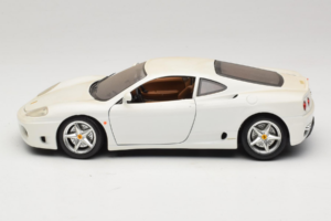 Ferrari 360 Modena Biely Bburago 1:18 3368-W1 Kov – obrázok 4 z 8