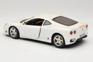 Ferrari 360 Modena Biely Bburago 1:18 3368-W1 Kov – obrázok 7 z 8