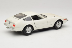 Ferrari 365 GTB/4 Daytona Berlina Biely Techno Giodi 1:18 74007 Kov – obrázok 3 z 8